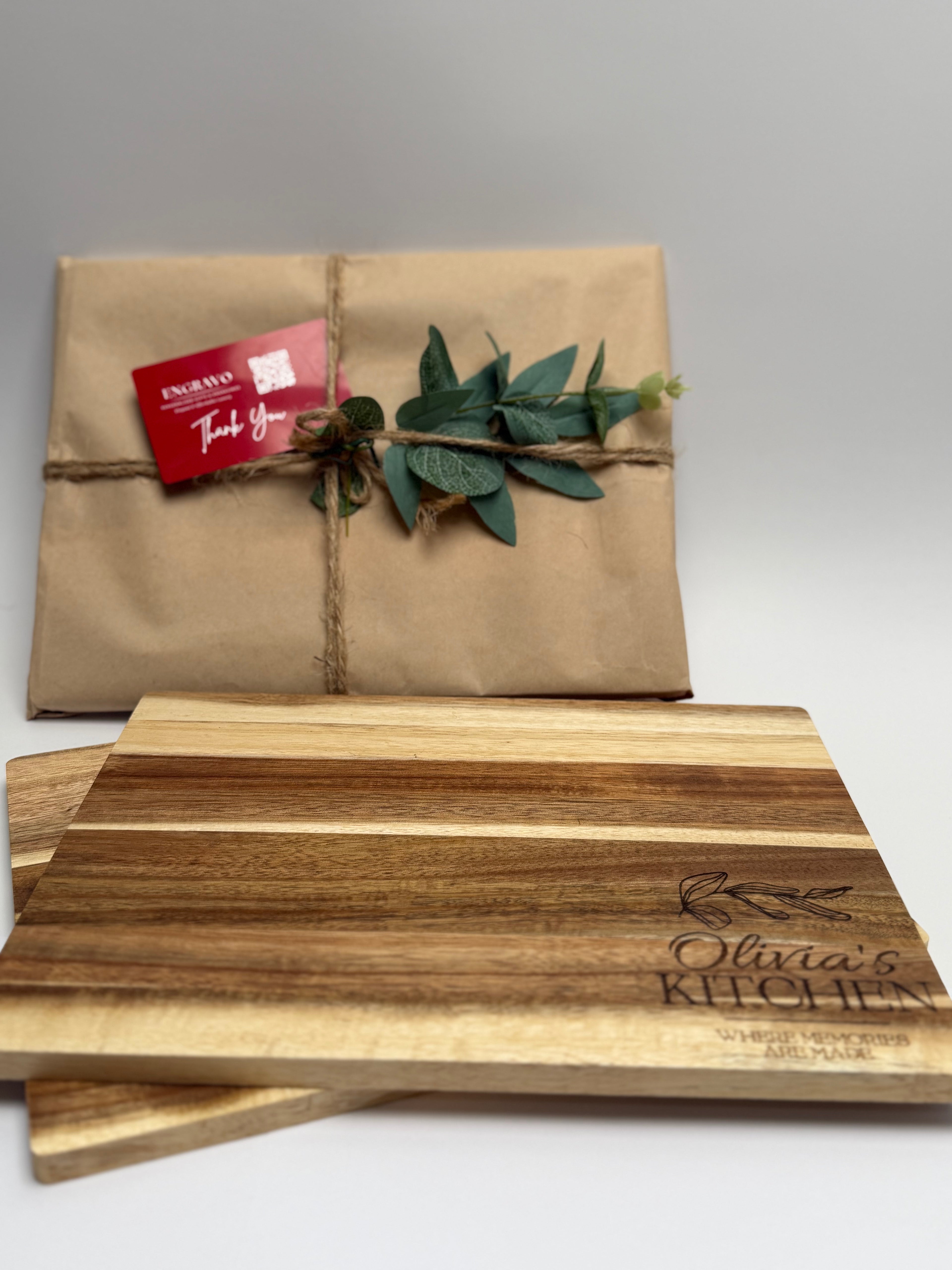Personalised Medium Rectangular Acacia Charcuterie Board – Anniversary Keepsake Gift